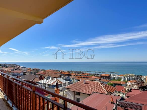 Sea view apartment with balcony overlooking the Black Sea in Sveti Vlas. Perfect for seaside living.