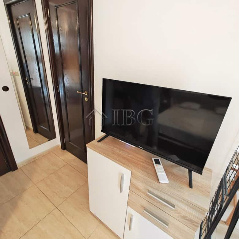 Bright studio apartment with separate kitchen and balcony in Sveti Vlas, first line to the sea. Perf.