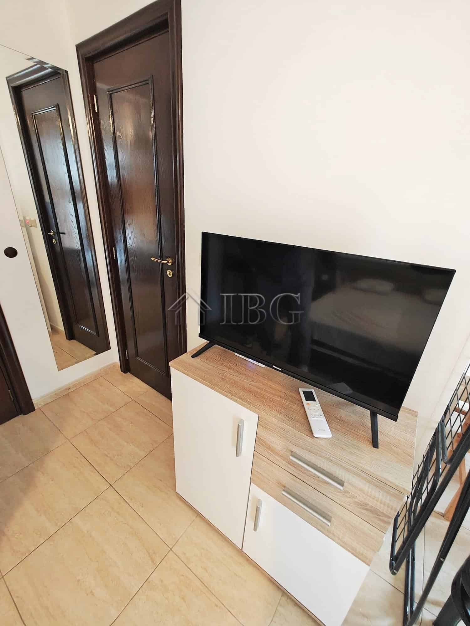 Bright studio apartment with separate kitchen and balcony in Sveti Vlas, first line to the sea. Perf.