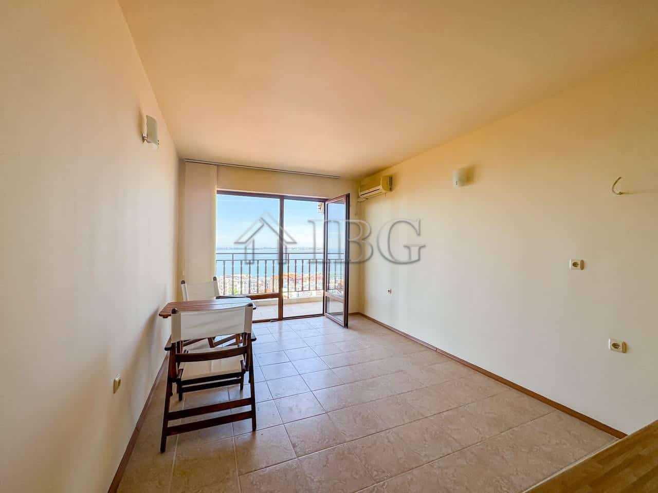 Sea view 1-bedroom apartment in Sveti Vlas, Rusalka area, with balcony overlooking the Black Sea.
