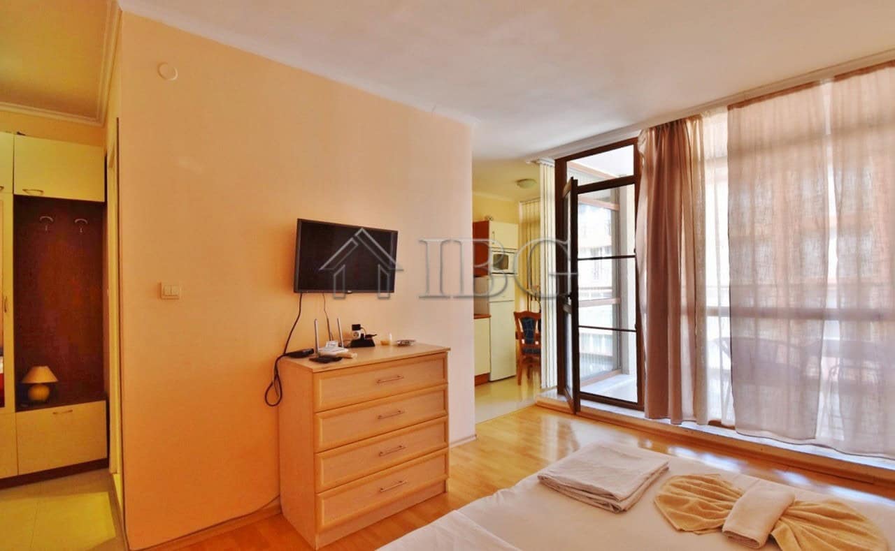 Furnished studio apartment with separate kitchen and balcony in Sun City 1, Sunny Beach. Ideal for c.
