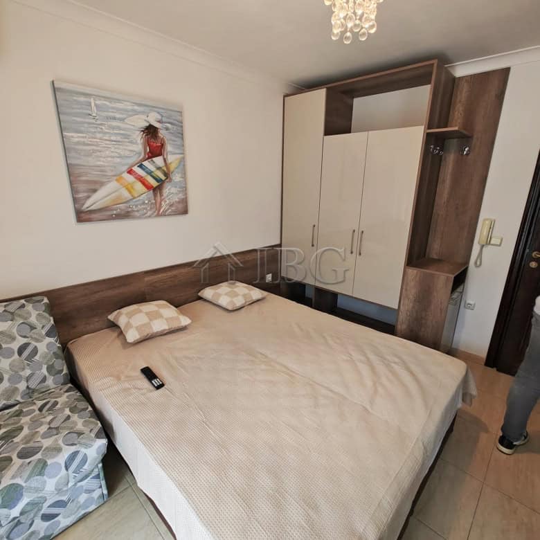 Comfortable studio with separate kitchen and balcony in Sveti Vlas Arena 1. Perfect seaside retreat.