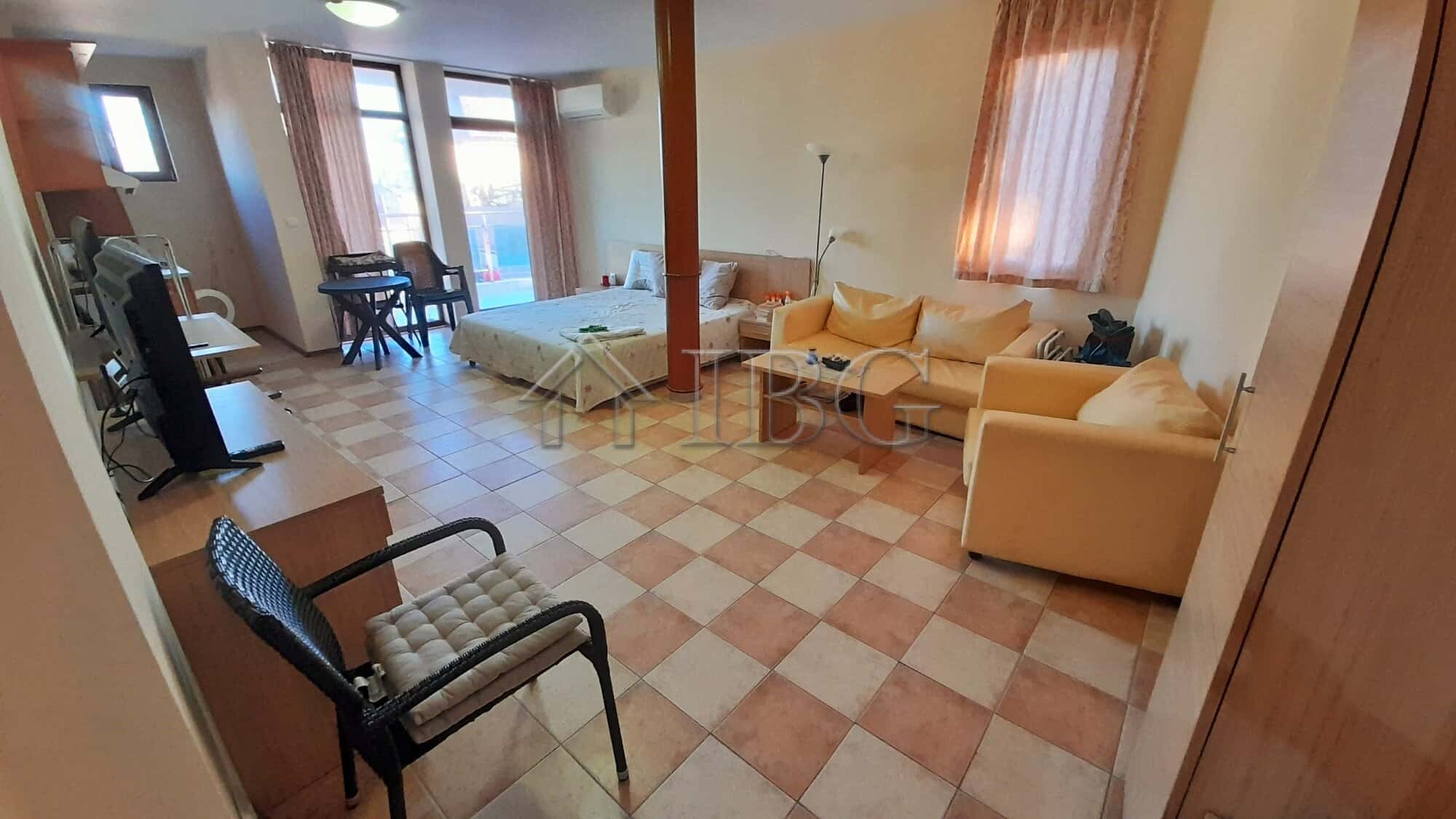 Spacious Studio with Balcony in Sunny Beach Bright studio apartment with balcony in Kaya, Sunny Beach, offering comfortable living space.