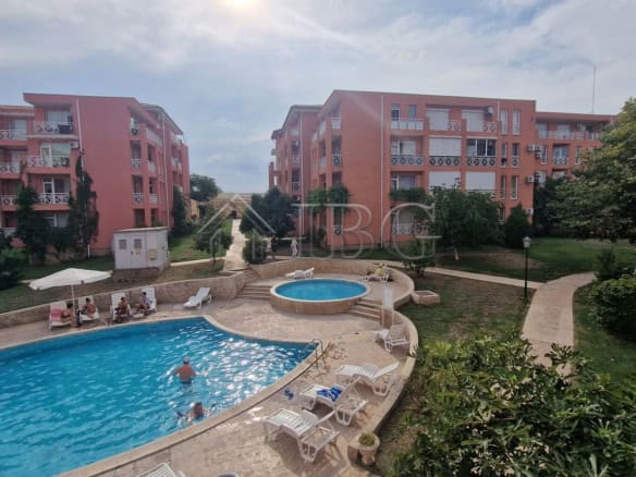 Bright 1-bedroom apartment overlooking the pool in Sunny Beach area. Perfect for relaxing holidays a.