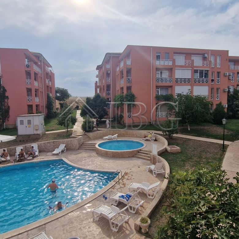 Bright 1-bedroom apartment overlooking the pool in Sunny Beach area. Perfect for relaxing holidays a.