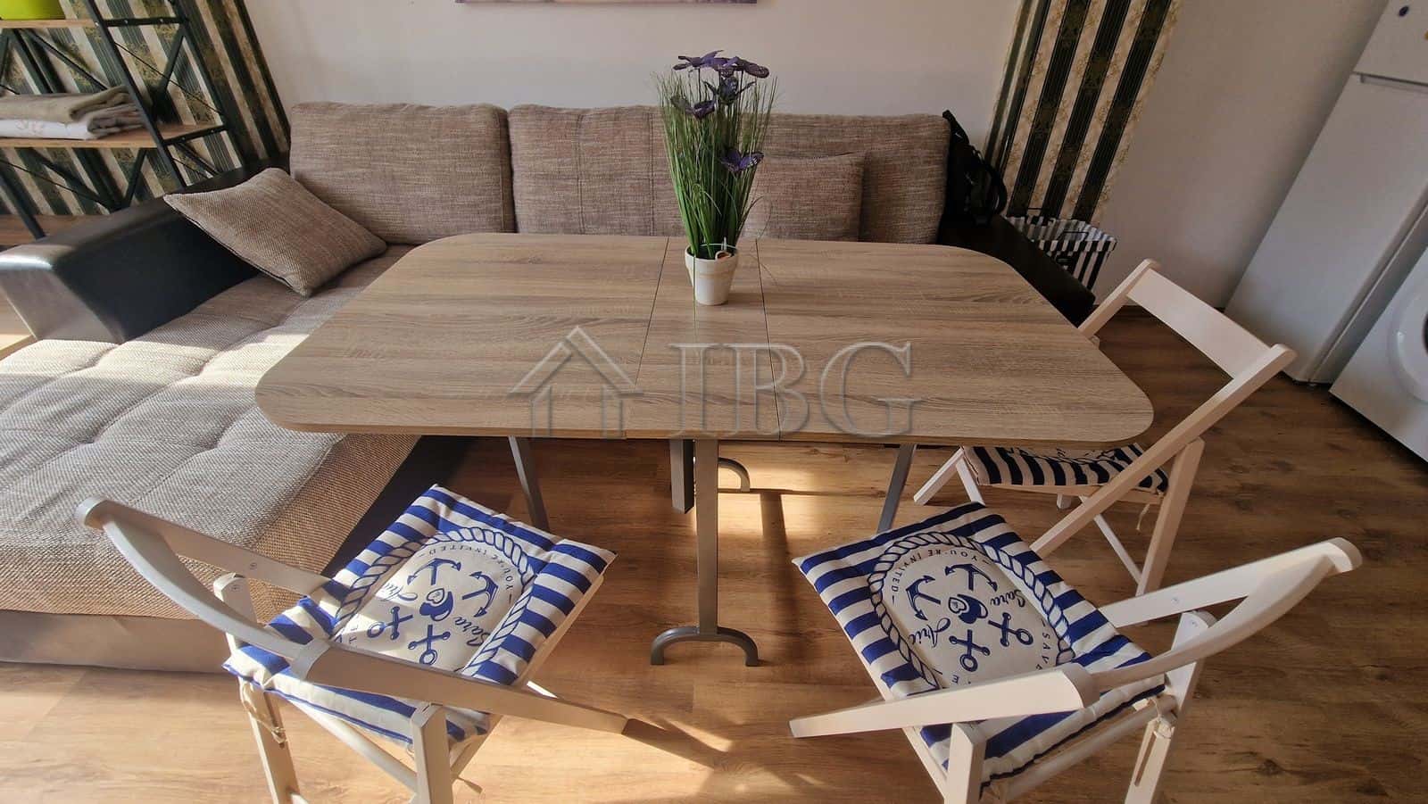 Bright 1-bedroom apartment overlooking the pool in Sunny Beach area. Perfect for relaxing holidays o.
