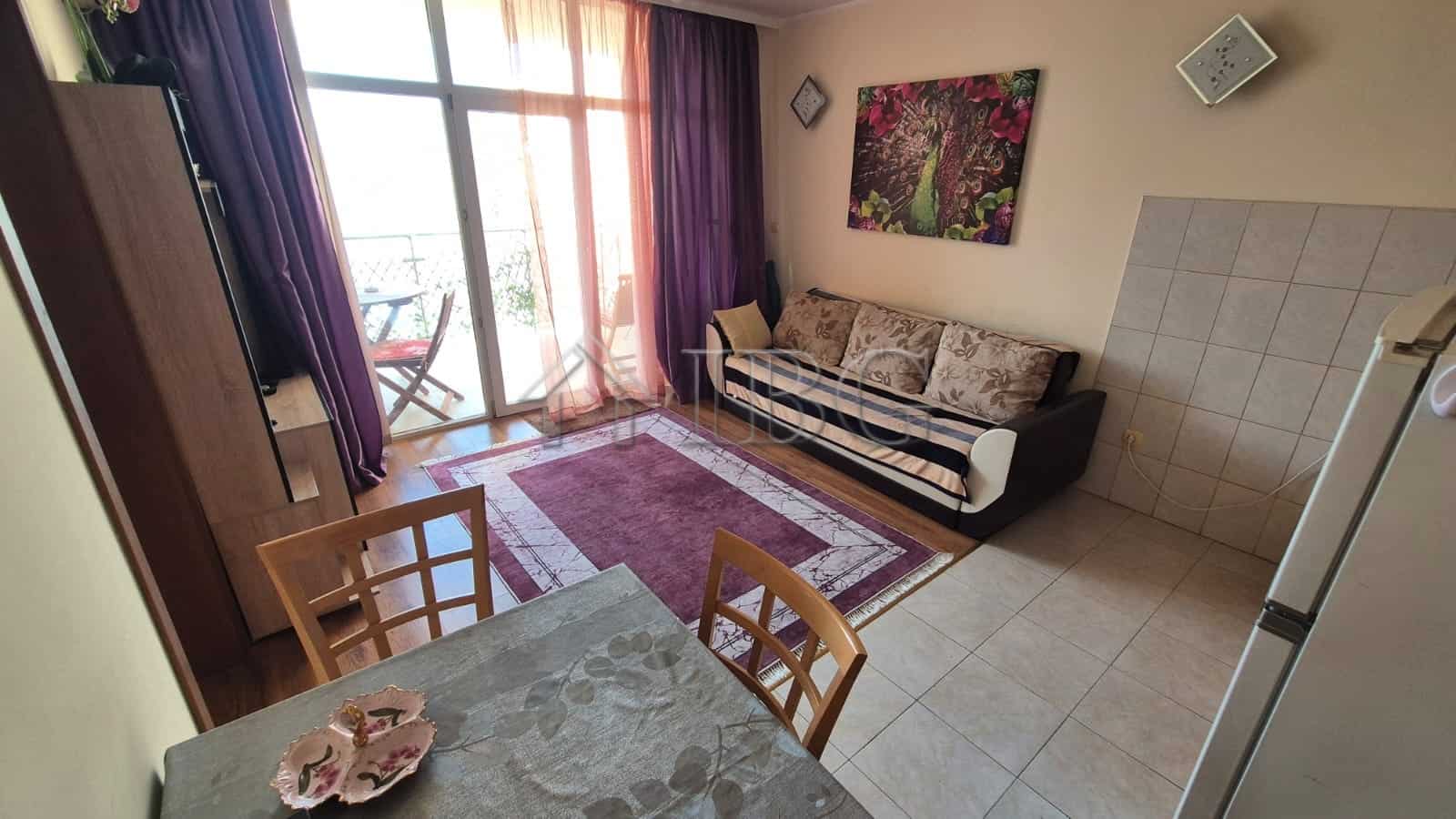 Bright 1-bedroom apartment in Semiramida Gardens, Sunny Beach with balcony and modern furnishings.