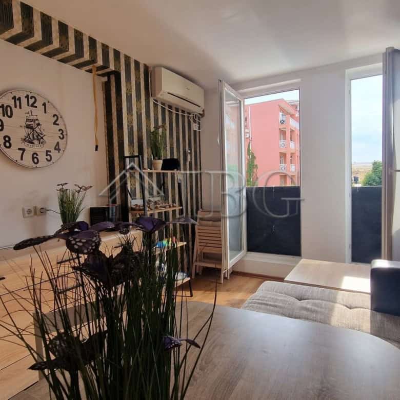 Bright 1-Bedroom Apartment with Pool View.