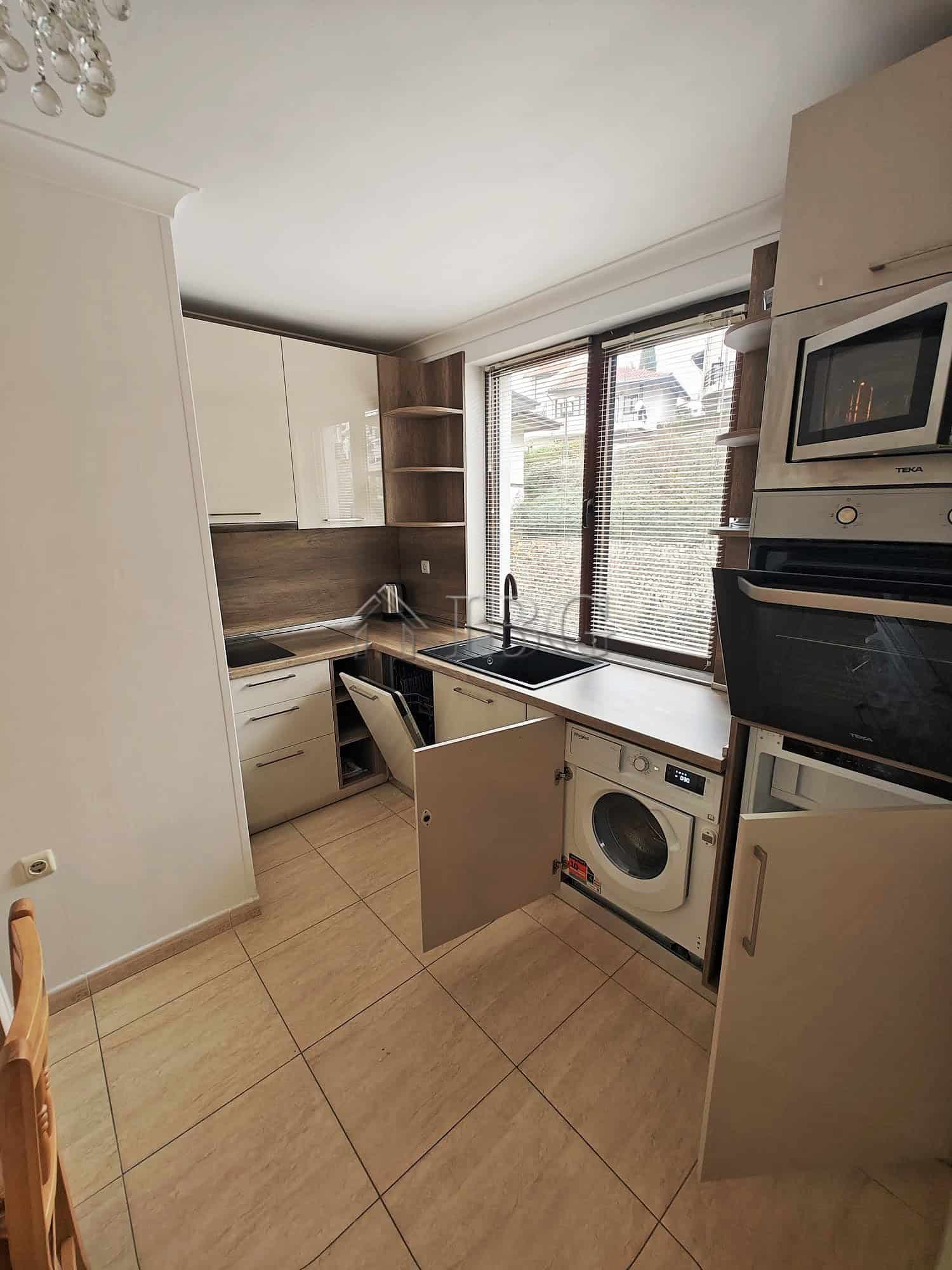Bright studio apartment with separate kitchen and balcony, perfect for seaside living.