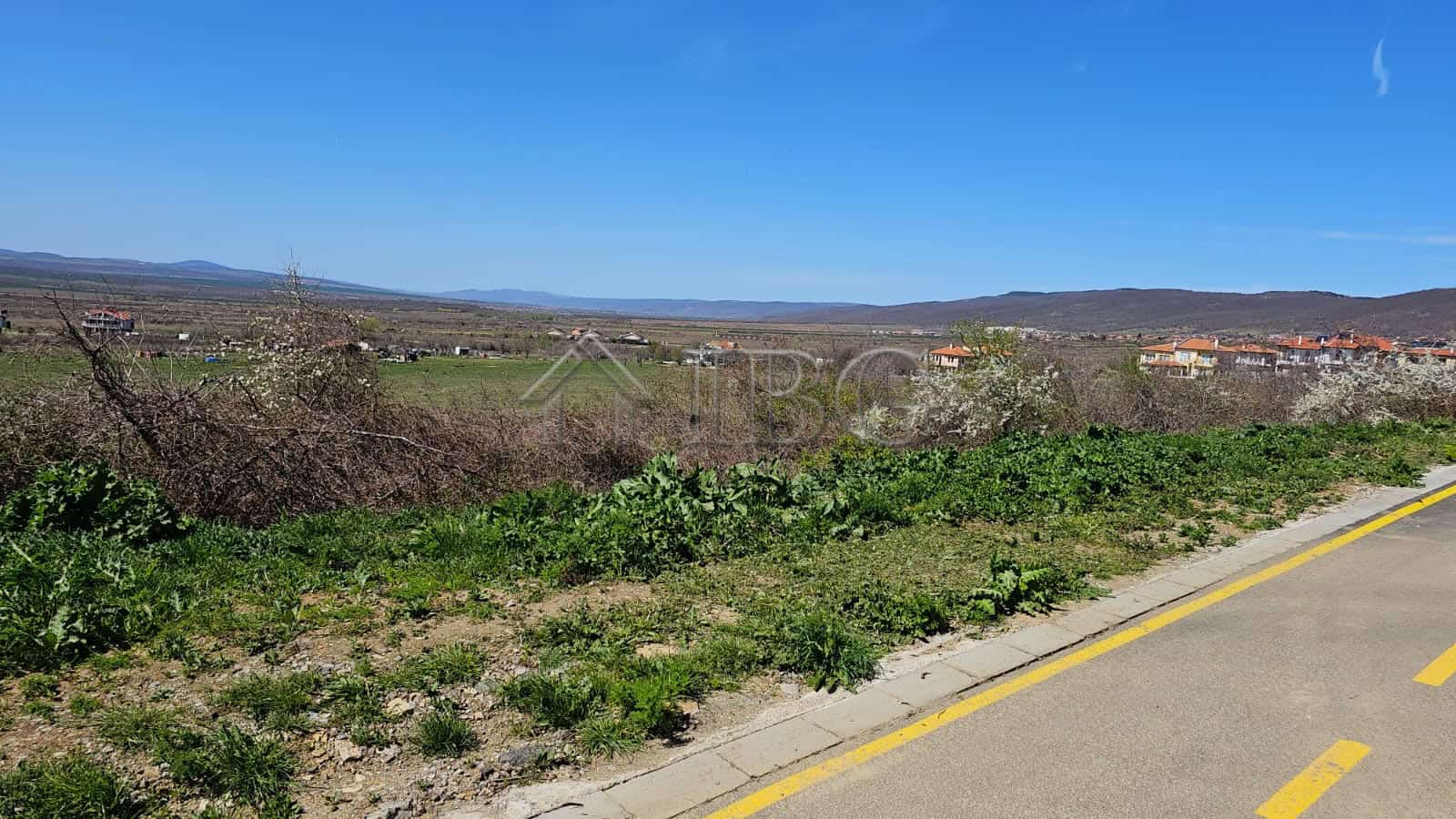 Beautiful land plot for sale in Kosharitsa with scenic views and easy road access. Perfect for build.