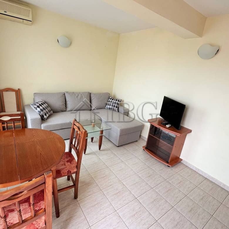 Cozy 2-room apartment with pool view in Pollo Resort, Sunny Beach.