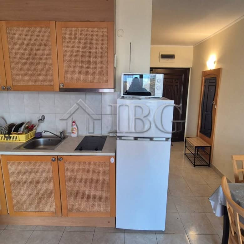 Cozy 1-bedroom apartment in Semiramida Gardens, Sunny Beach, Bulgaria, with modern kitchen and livin.