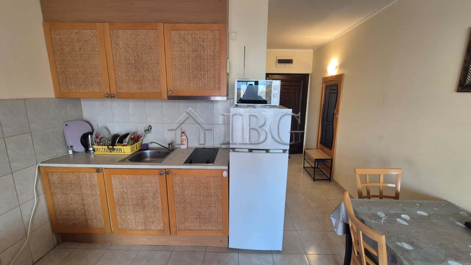 Cozy 1-bedroom apartment in Semiramida Gardens, Sunny Beach, Bulgaria, with modern kitchen and livin.