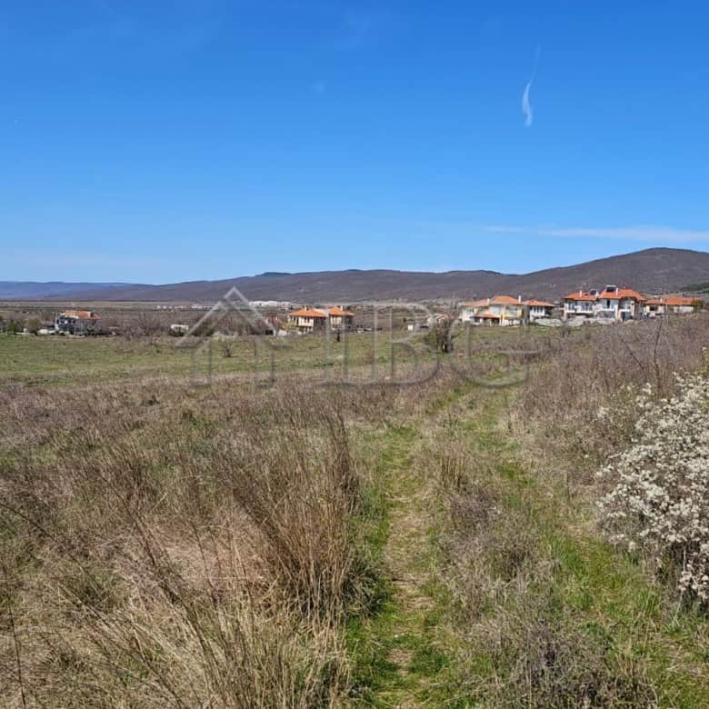 Land plot for sale in Kosharitsa, Bulgaria, ideal for building a home or investment. Spacious land w.