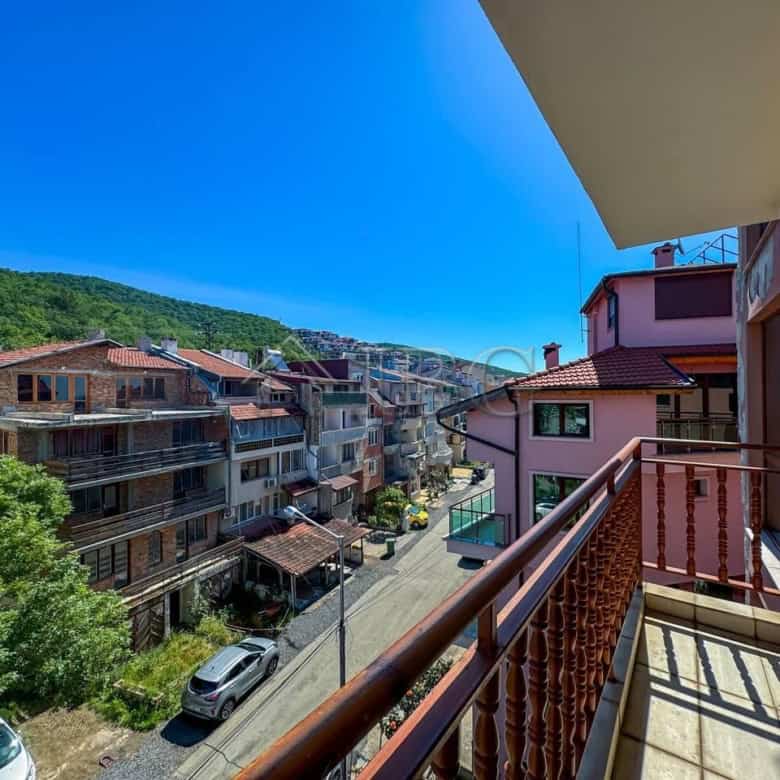 Bright apartment with balcony overlooking Sveti Vlas coastline and surrounding hills. Perfect for se.