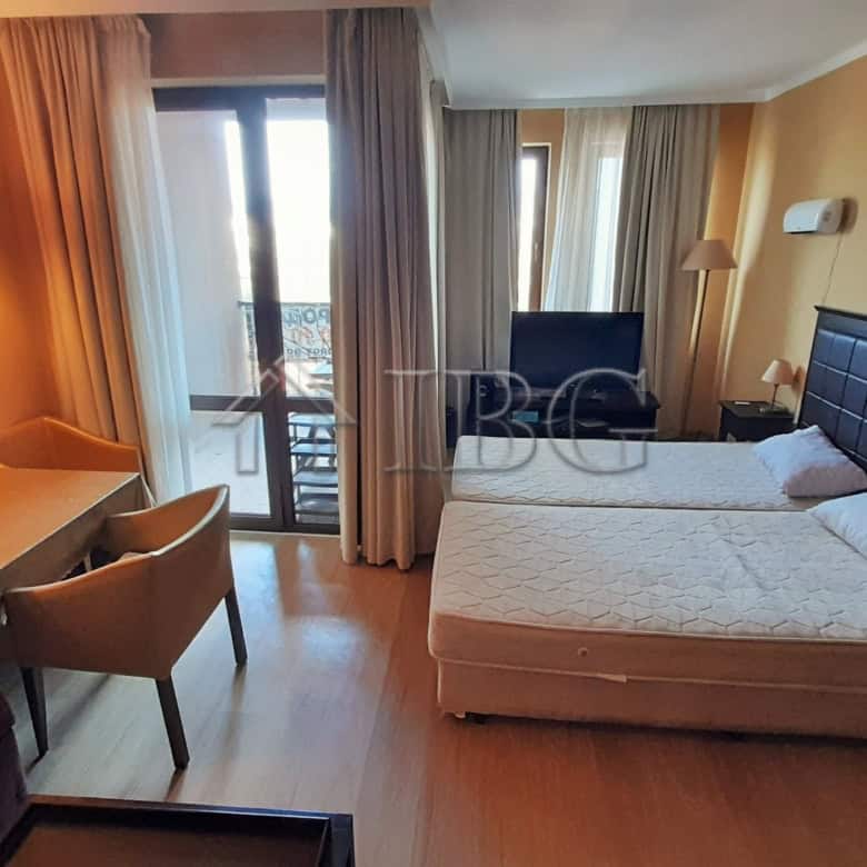 Bright studio with balcony and sea view at Royal Beach Barceló, Sunny Beach.