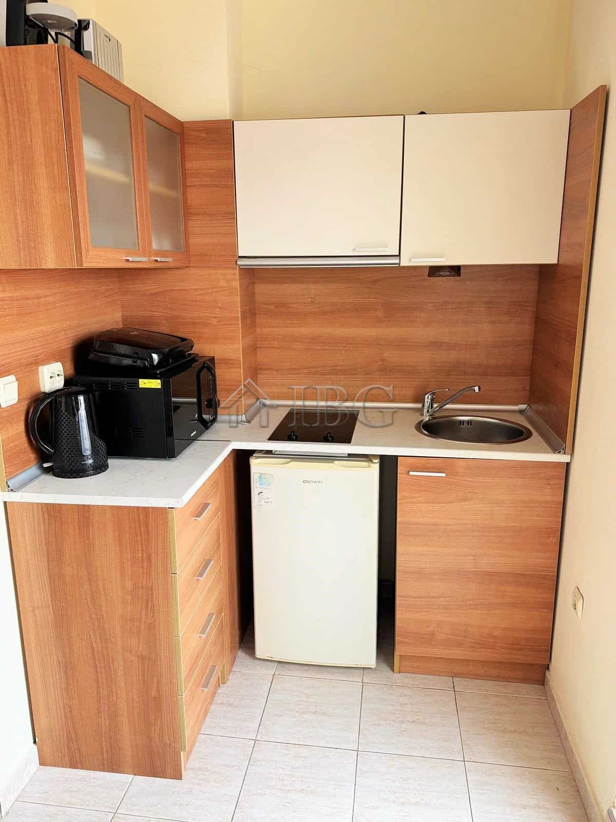 Cozy 2-Room Apartment with Pool View Apartment with compact kitchen and pool view in Pollo Resort, Sunny Beach.
