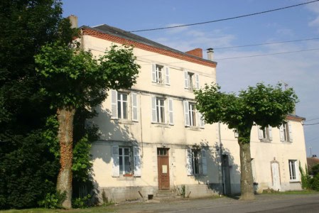 Historic building in Oradour Sur Vayres, Limousin, France, for renovation and apartment sale.