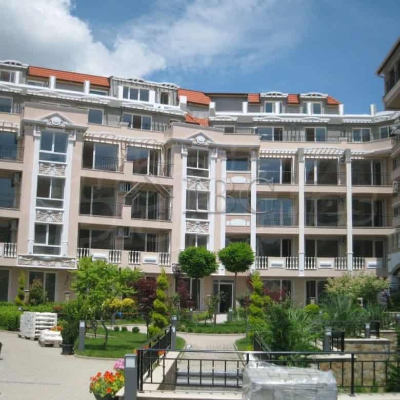Cozy studio apartment with balcony in Melia Resort 6, Nessebar, just 5 minutes from the beach.