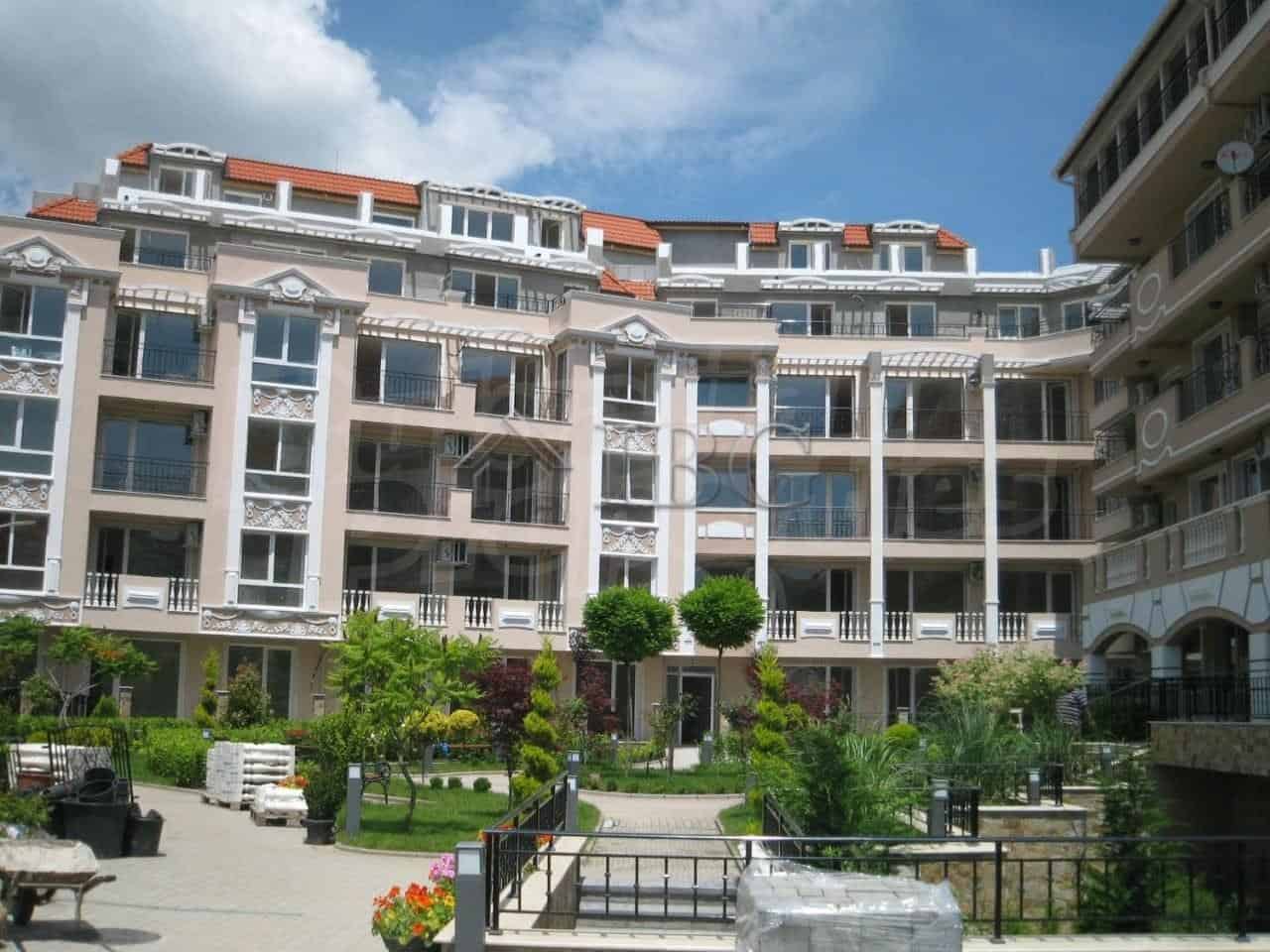 Cozy studio apartment with balcony in Melia Resort 6, Nessebar, just 5 minutes from the beach.