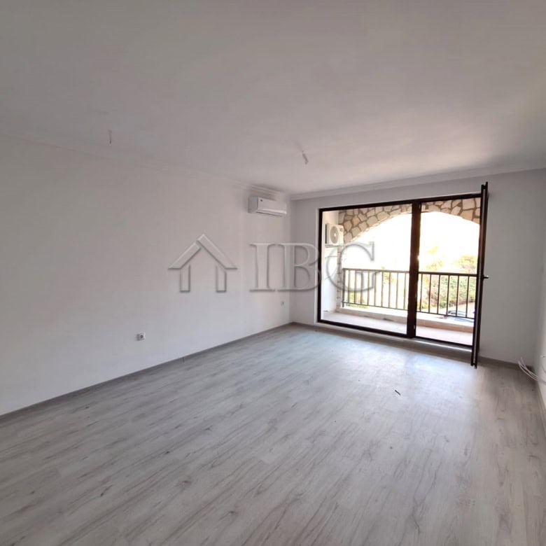 Apartment with forest and sea view in Sveti Vlas, Bulgaria, featuring spacious living area and balco.