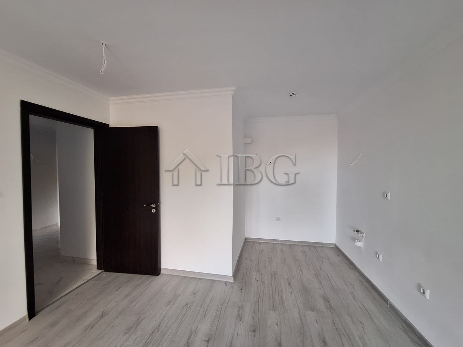 Spacious 2-bedroom apartment with forest and partial sea views in Etara 4, Sveti Vlas. Perfect for c.
