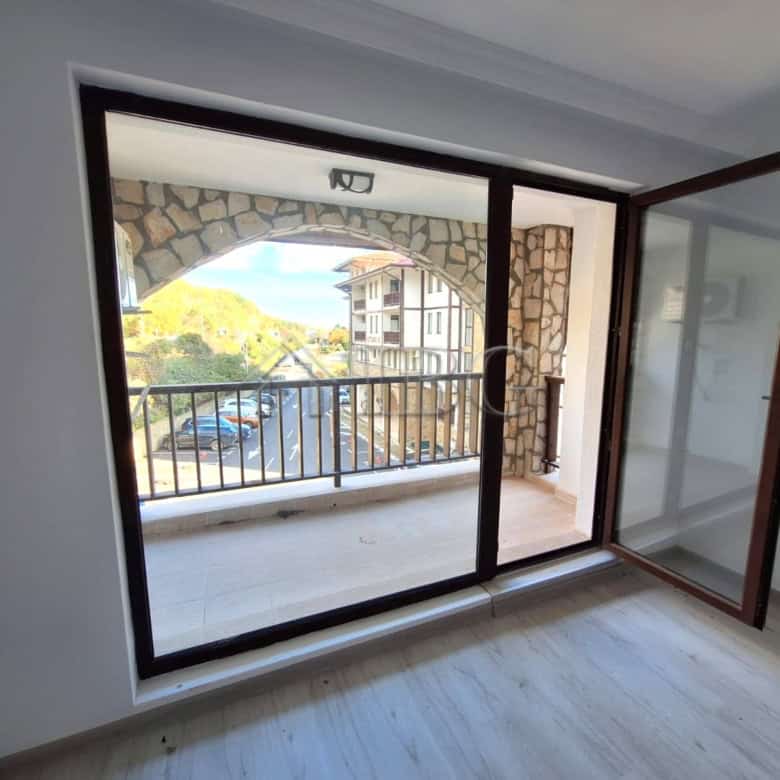 Apartment with balcony overlooking forest and sea in Sveti Vlas.