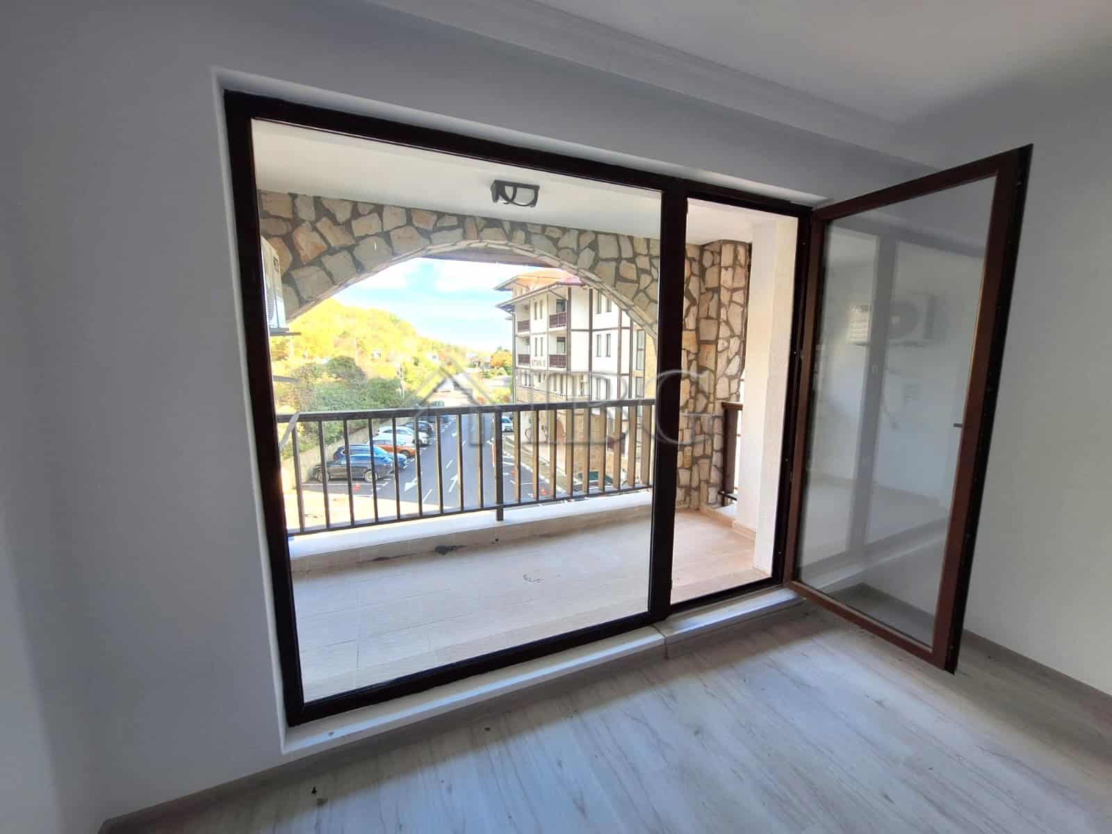 Apartment with balcony overlooking forest and sea in Sveti Vlas.