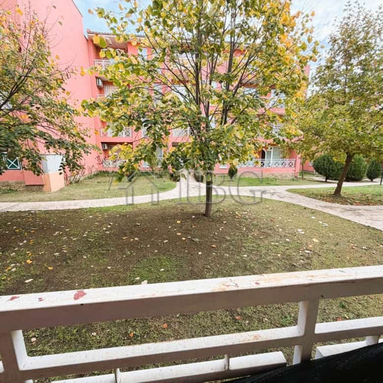 Bright 2-bedroom apartment overlooking a park and tennis court. Sunny Day 6, Sunny Beach.