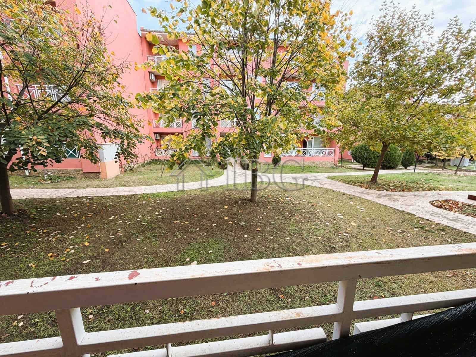 Bright 2-bedroom apartment overlooking a park and tennis court. Sunny Day 6, Sunny Beach.