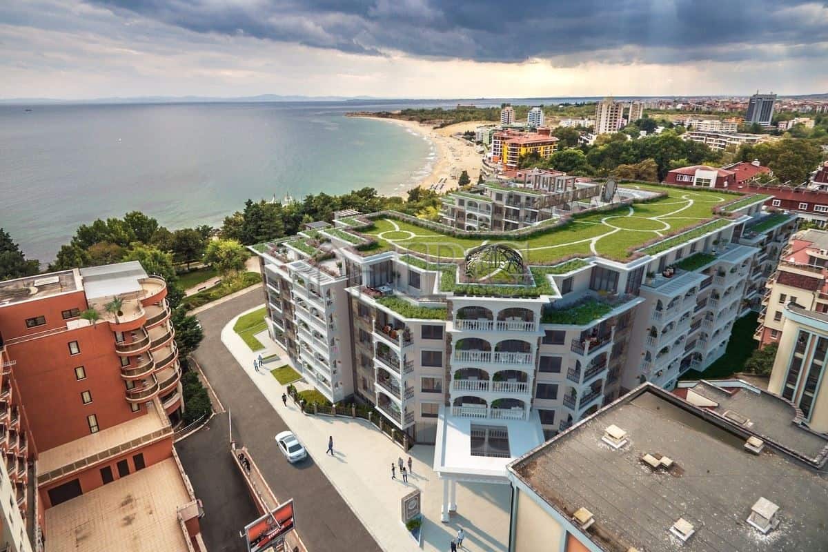 Sea view 2-bedroom apartment with pool access in Valencia Gardens, Nessebar.