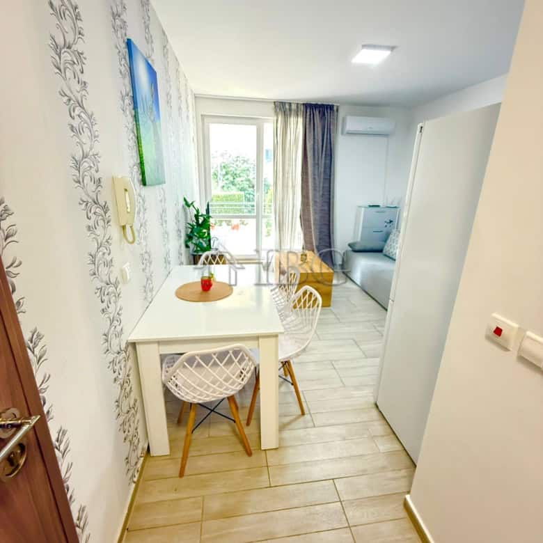 Bright studio apartment with partial sea views in Ipanema Beach, Sveti Vlas.