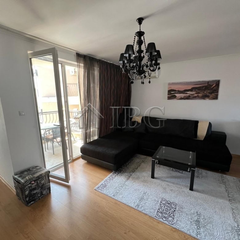 Apartment with panoramic sea views in Sveti Vlas, Bulgaria, featuring a spacious living area, balcon.