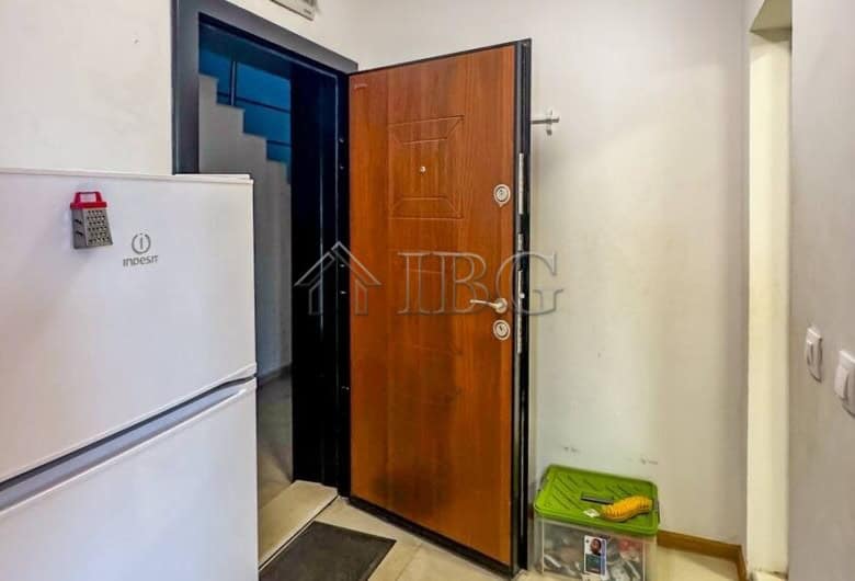 Bright studio apartment with private courtyard in Sarafovo, Burgas. Perfect for comfortable living o.