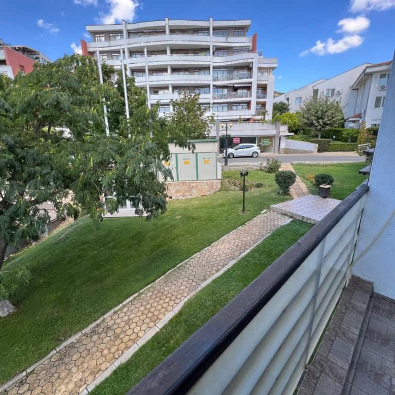 One-bedroom apartment with partial sea view in Diamant Complex, Sveti Vlas. Modern living space with.