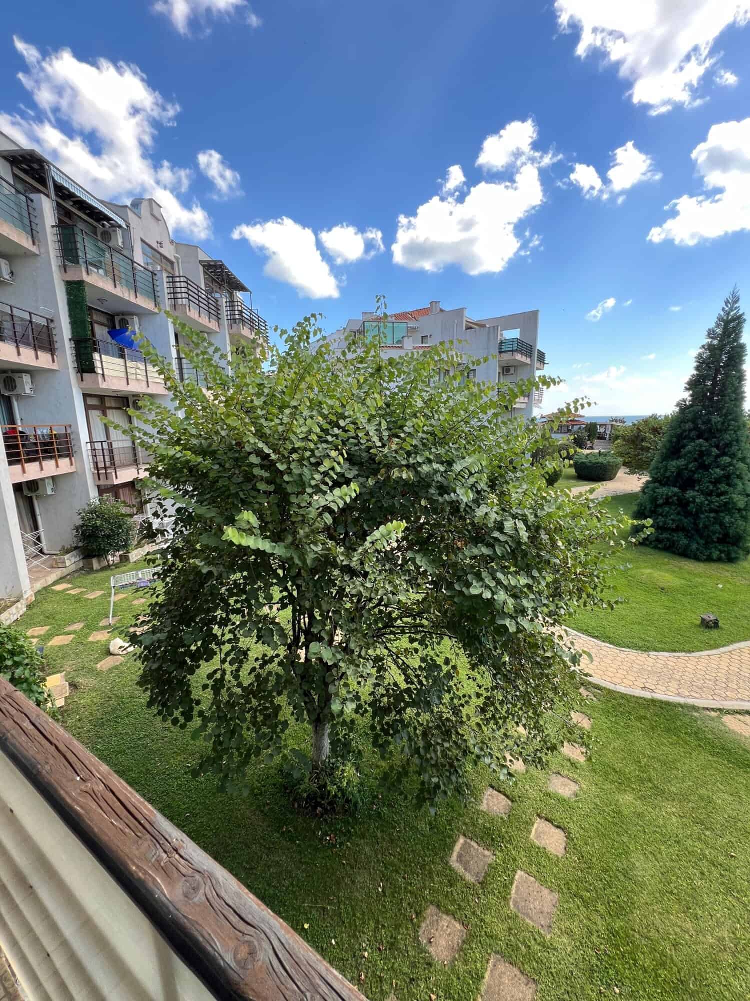 Sea view apartment in Sveti Vlas with a balcony overlooking lush gardens. Perfect for relaxing and e.