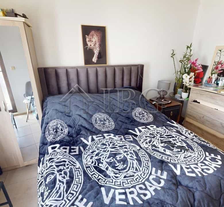 Bright interior of a 2-bedroom apartment in Bay View Villas, Kosharitsa.