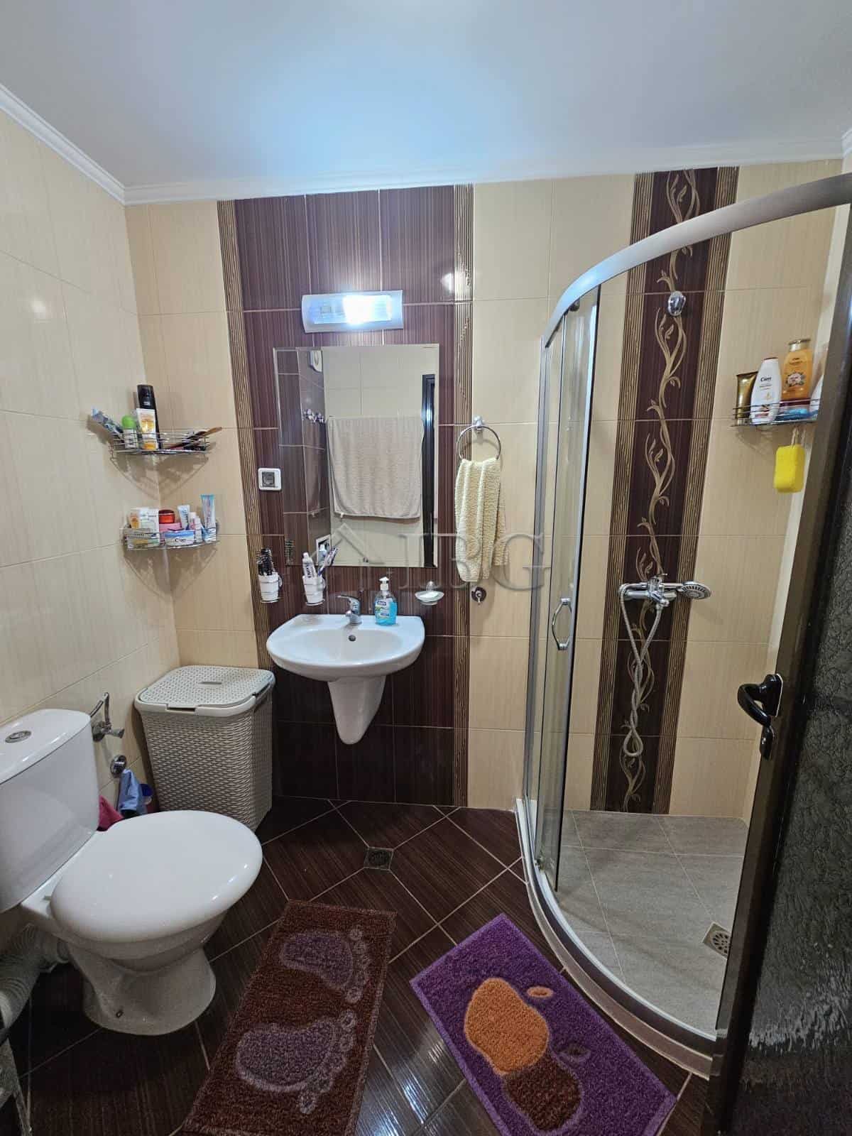 Modern bathroom with shower in Villa Katerina, Ravda.