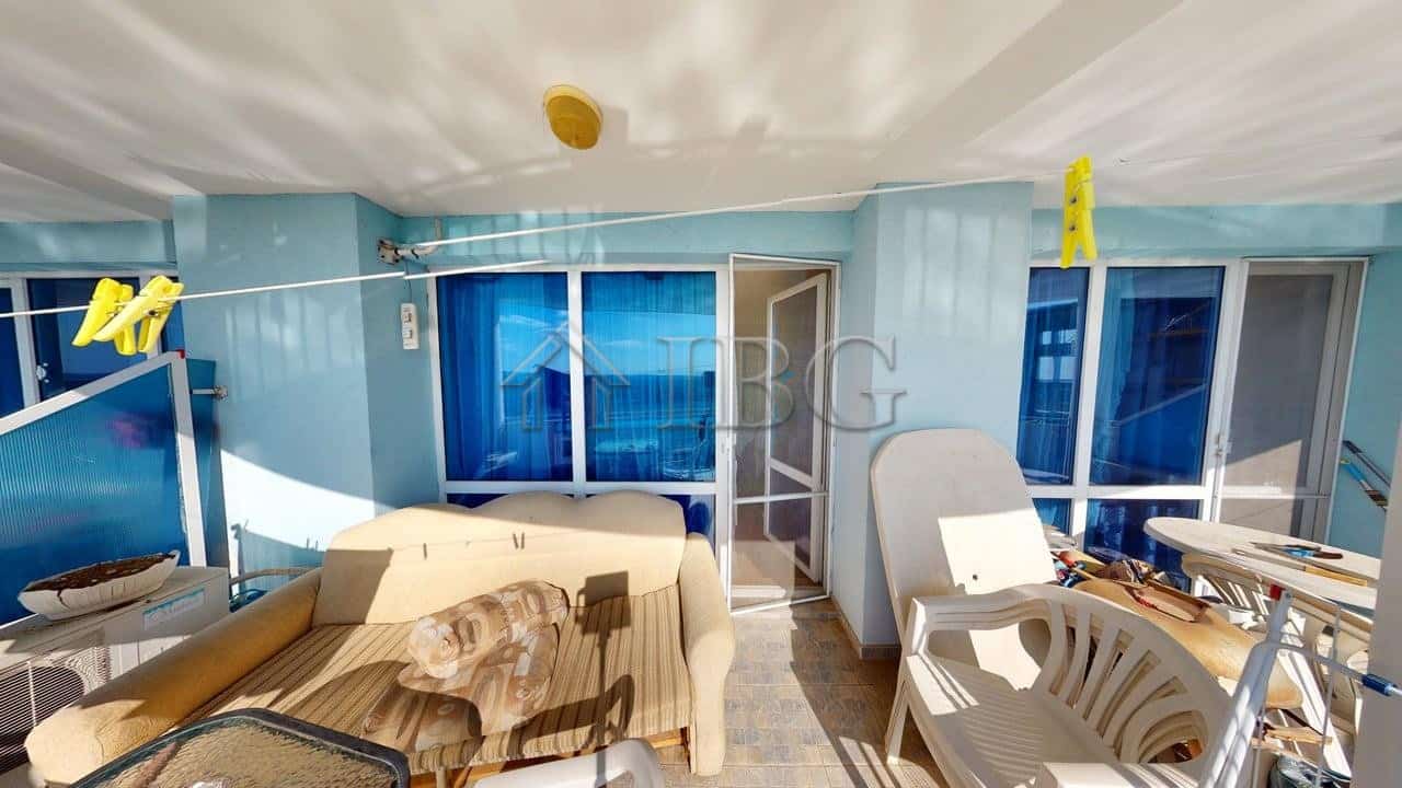 Bright one-bedroom apartment overlooking the pool in Kosharitsa complex. Perfect for relaxing holida.