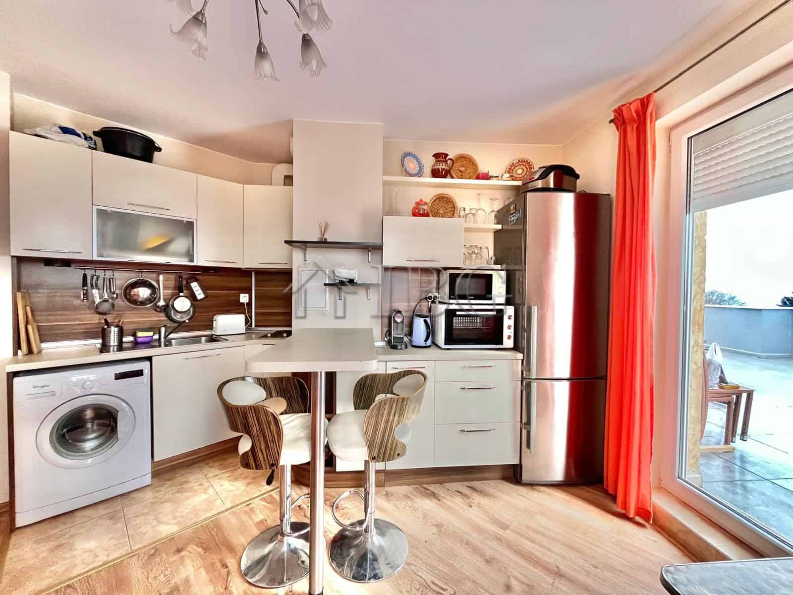 Apartment with 2 bedrooms, large terrace, and sea view in Ravda.