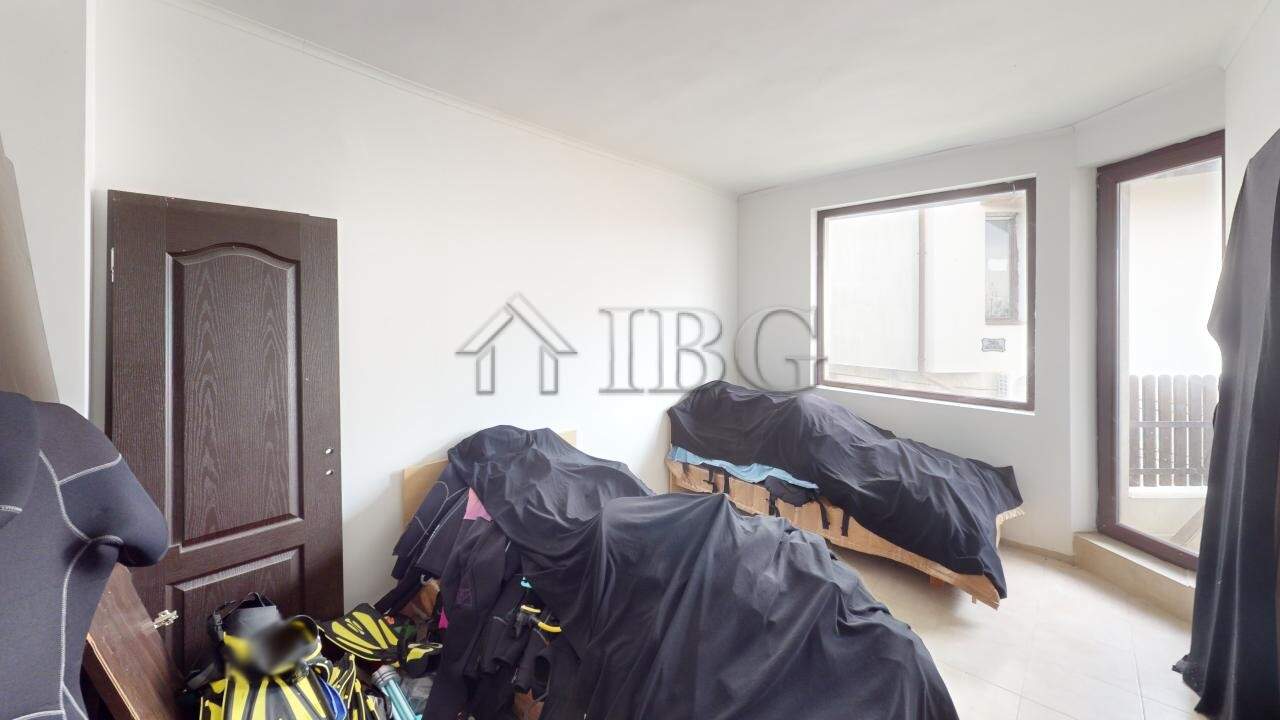 Bright interior of a 2-bedroom apartment with large windows and balcony views in Kosharitsa.