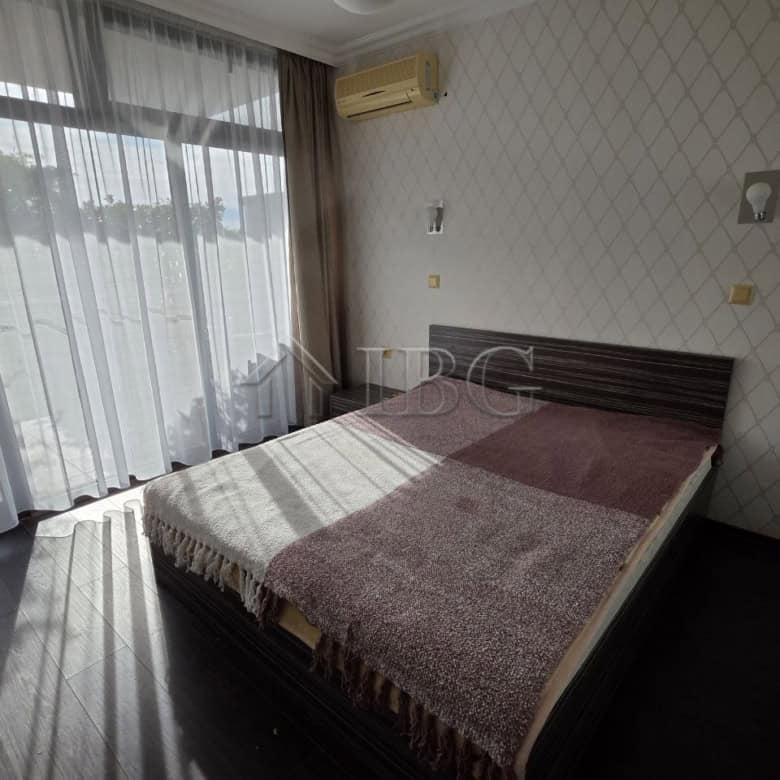 Bright 1-bedroom apartment with sea view in Sveti Vlas, Bulgaria. Perfect for relaxing holidays or i.