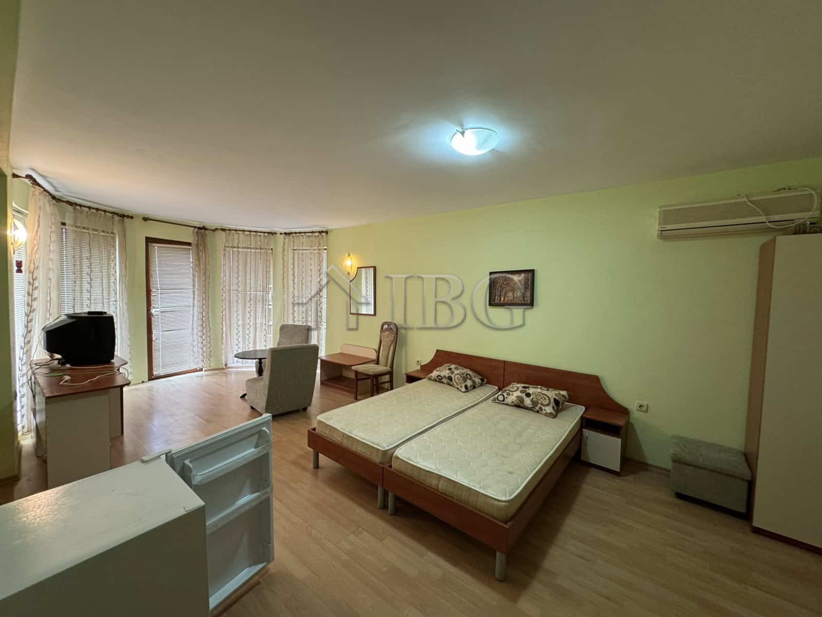 Bright living room with large windows and balcony access in Kosharitsa.