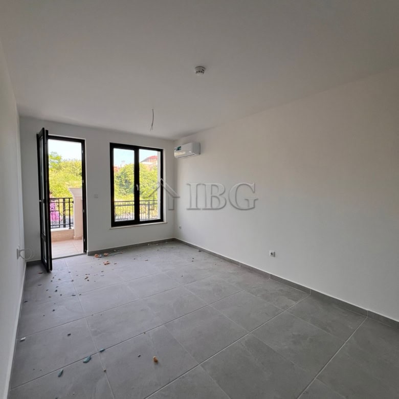 Modern one-bedroom apartment in Sveti Vlas with spacious living area and large windows.