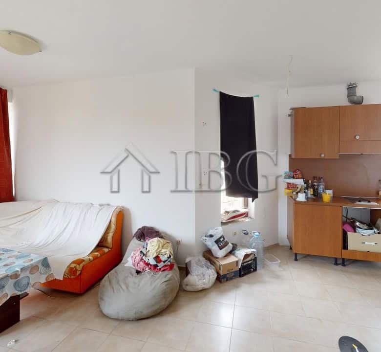 Spacious 2-bedroom apartment in Kosharitsa with modern furnishings and scenic views.