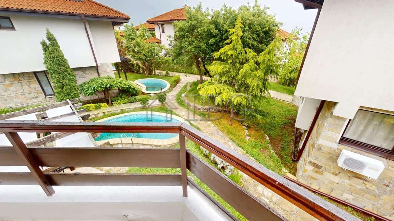 Spacious 2-bedroom maisonette with garden views in Bay View Villas, Kosharitsa. Perfect for comforta.
