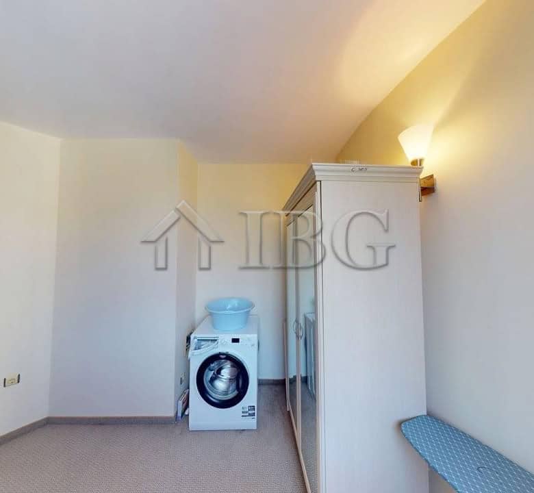 Bright 2-bedroom apartment in Sunny Beach Avalon Complex with laundry area.