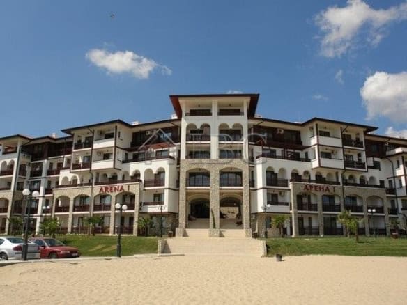 Excellent studio apartment with separate kitchen and balcony in Arena 1, Sveti Vlas.