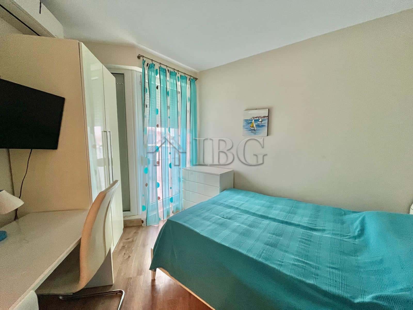 Bright bedroom with large bed and sea view in Ravda apartment.