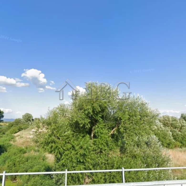 Vineyard plot with lush greenery and scenic views in Sungurlare, Burgas Province, ideal for wine pro.